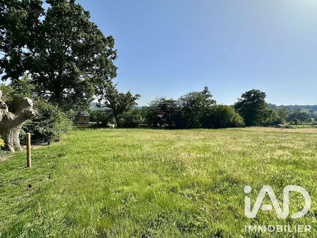 Terrain 3326 m² à Pont-L'eveque  - photo 2