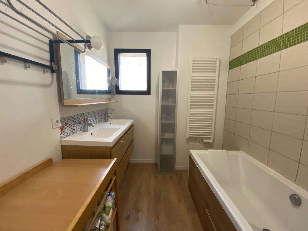 Maison à PAREMPUYRE