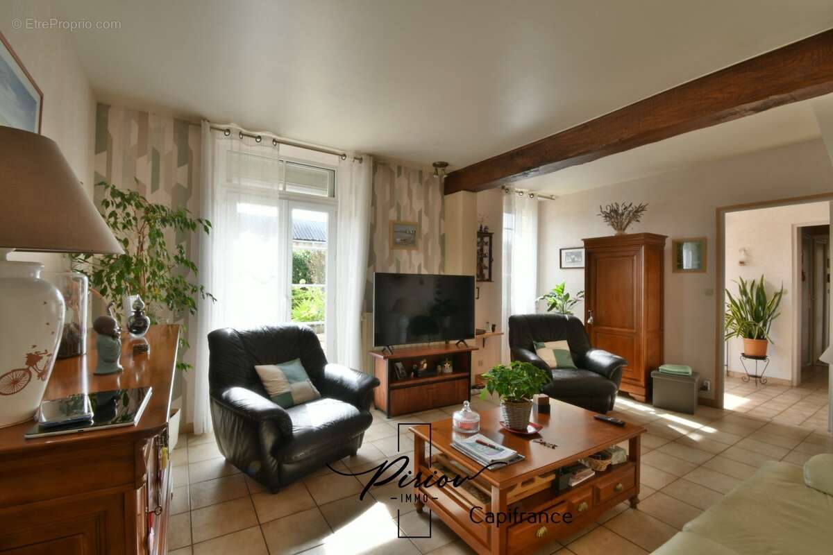 Propriété 5 chambres, dépendances, proche commerces et services - photo 16