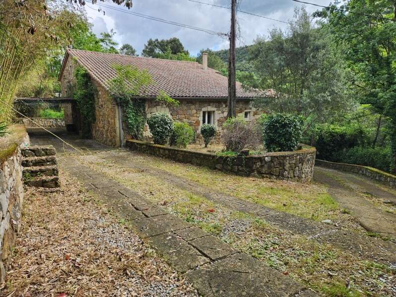 Propriété d'Exception à Banne : Le Luxe au Cœur de l'Ardèche Sauvage - photo 10