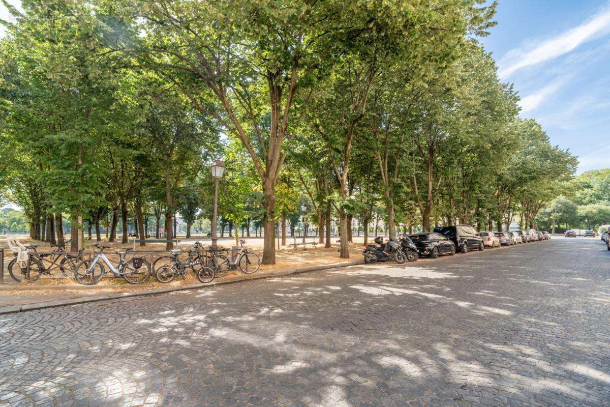Appartement à PARIS-7E
