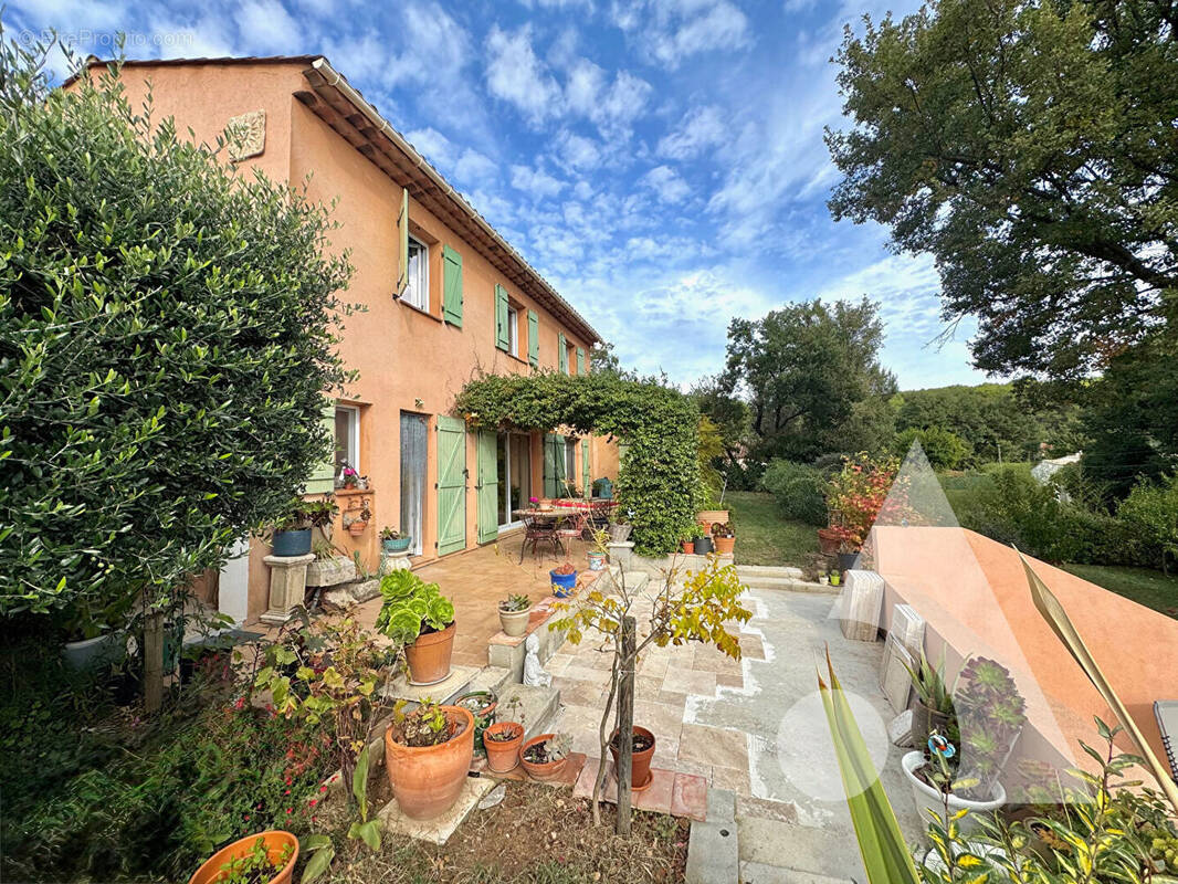 Maison à VILLECROZE