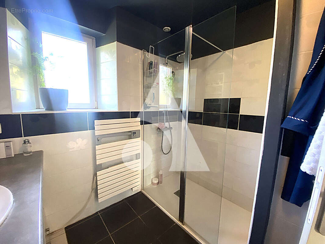 Maison à HENANBIHEN