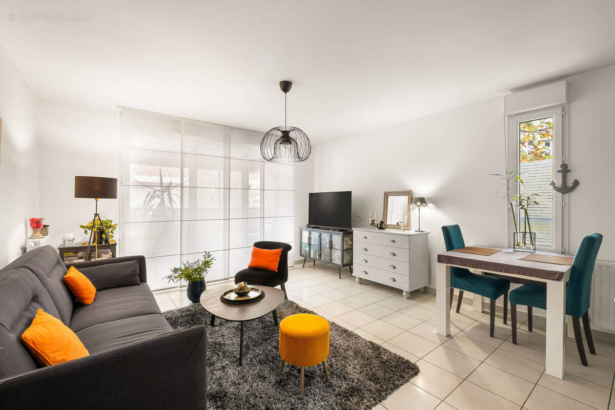 Photo 1 - Appartement à VENISSIEUX