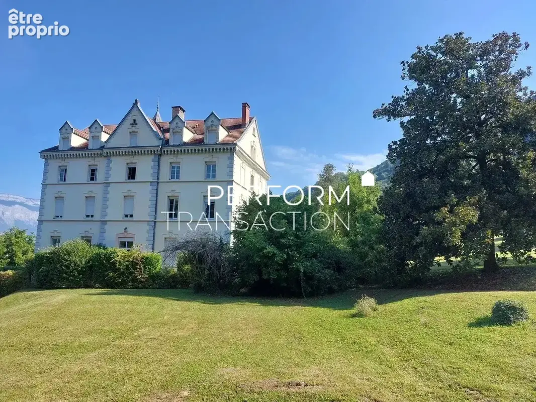 Poisat chateau - photo 8