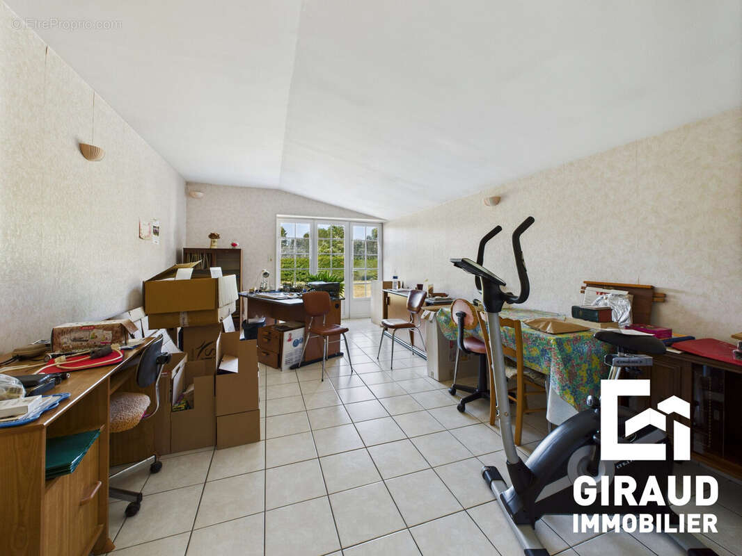 Maison à MOUZEUIL-SAINT-MARTIN