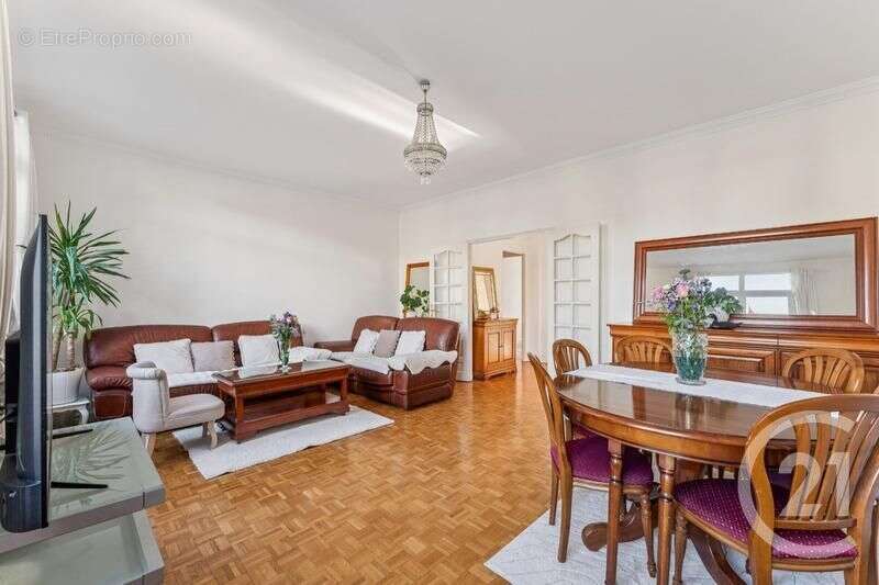 Appartement à NEUILLY-SUR-SEINE