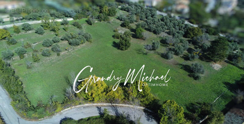 Terrain à FORCALQUIER