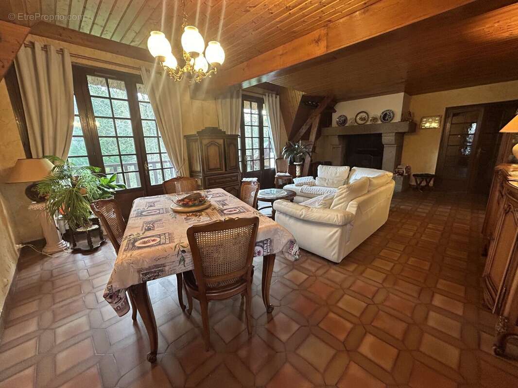 Maison à CONDE-SUR-NOIREAU