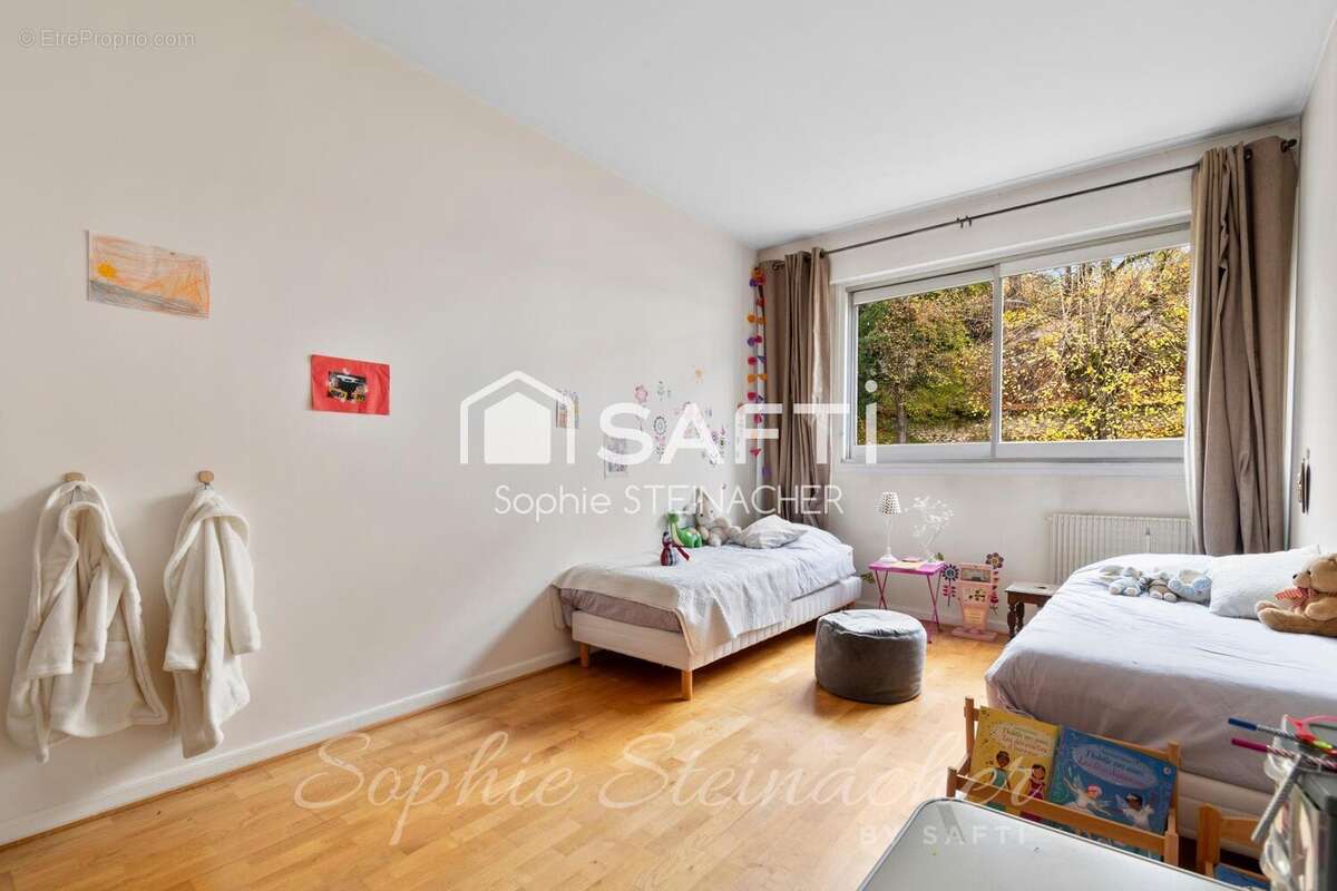 Photo 8 - Appartement à LE MESNIL-LE-ROI