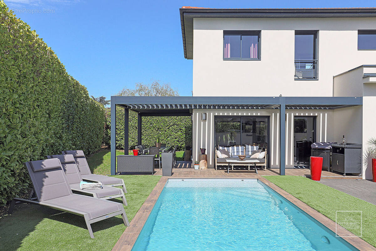 Maison à SAINT-CYR-AU-MONT-D&#039;OR