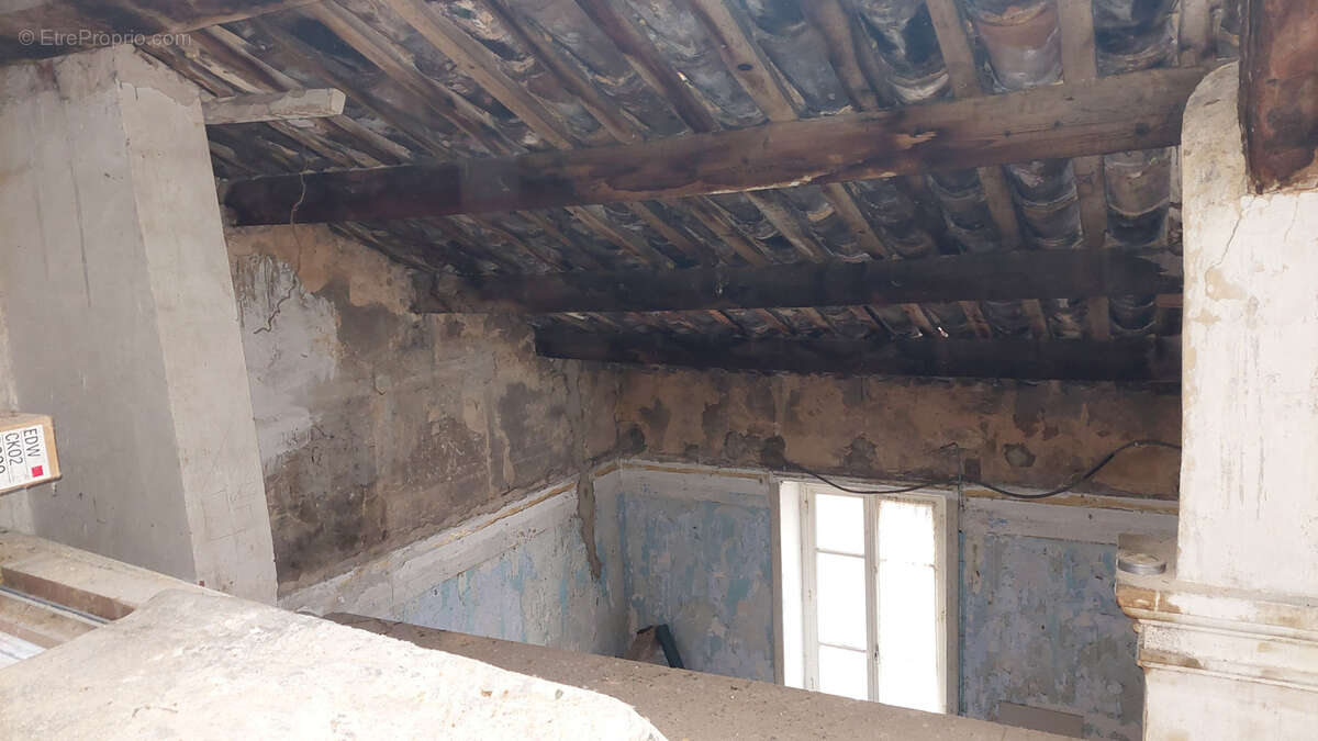 Appartement à BAGNOLS-SUR-CEZE