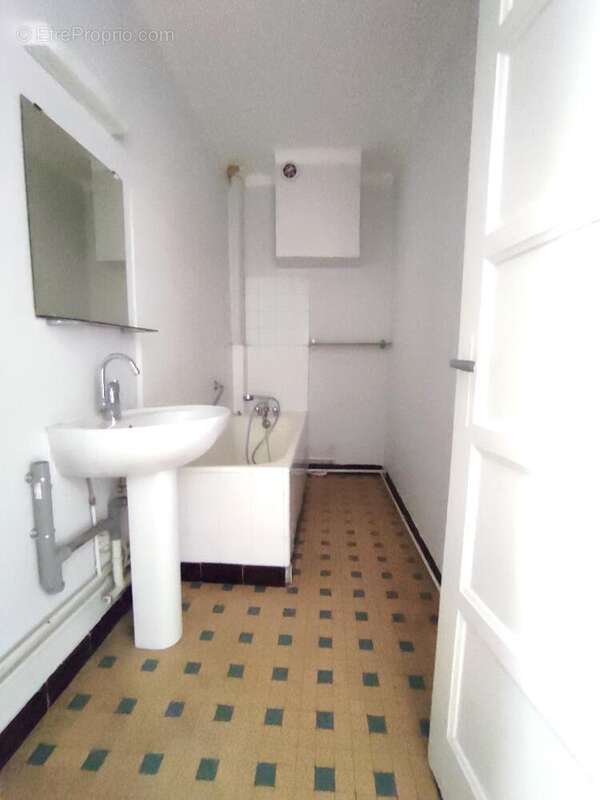   - Appartement à LYON-7E