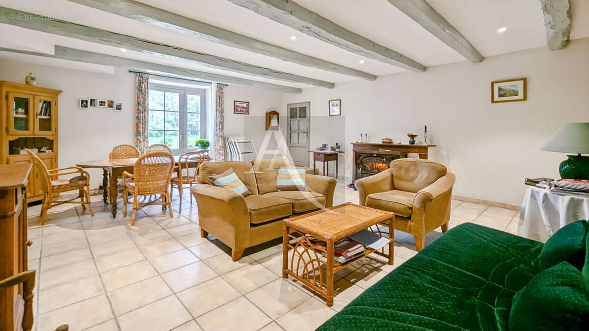 Maison à BLANQUEFORT-SUR-BRIOLANCE