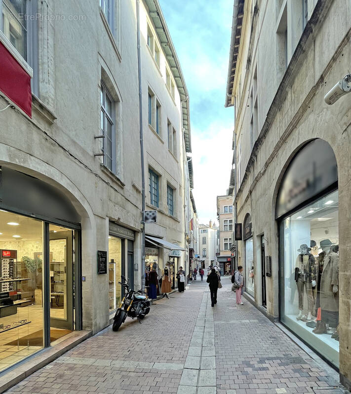 Commerce à NIMES
