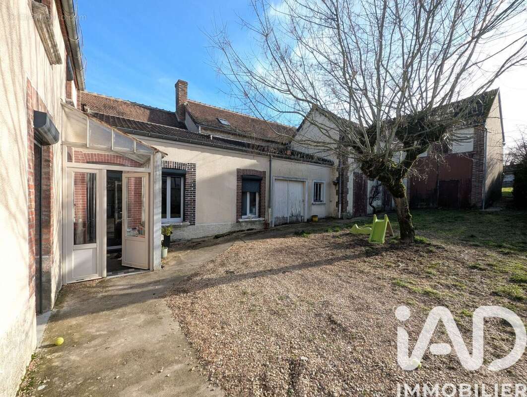 Maison 93 m² à Mont-Saint-Sulpice  - photo 2