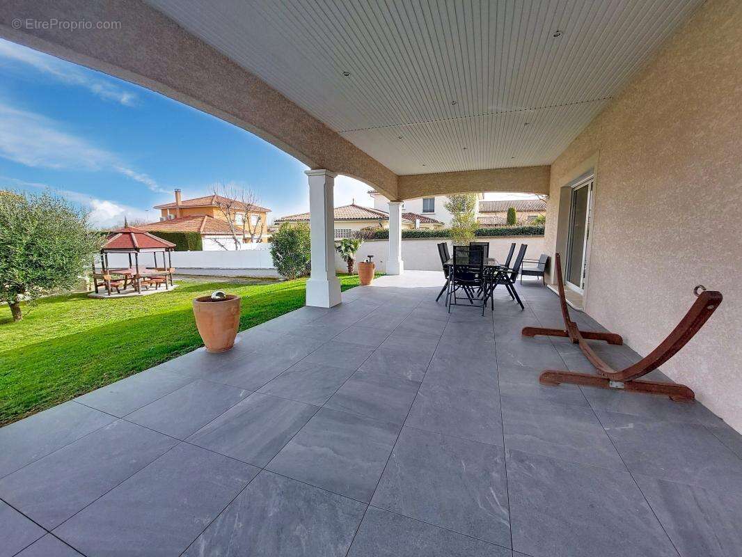 Maison à SAINT-BONNET-DE-MURE