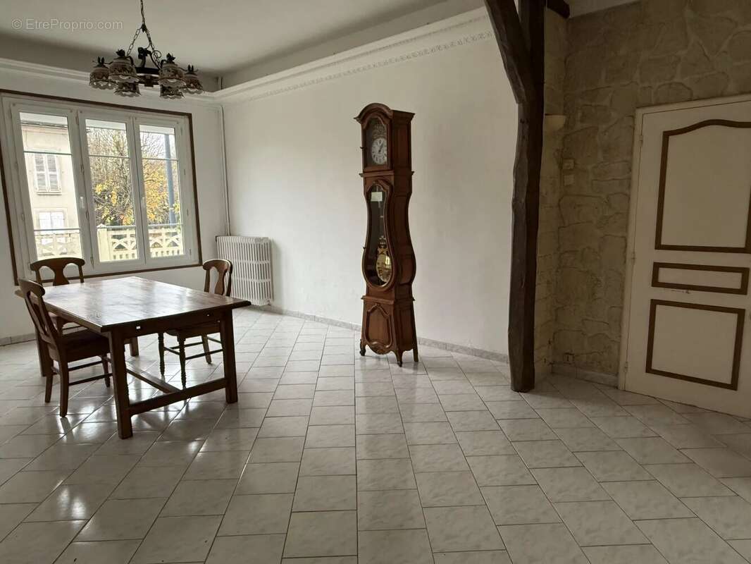 Maison à VILLENEUVE-L'ARCHEVEQUE