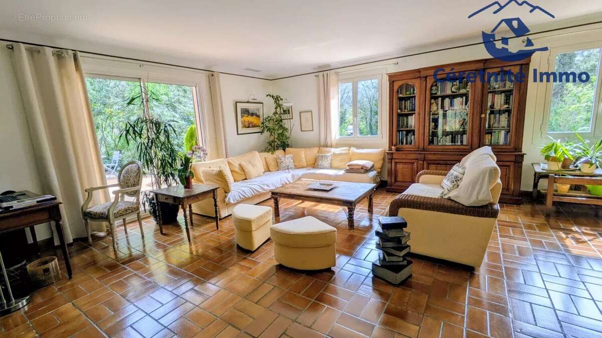 Maison à REYNES
