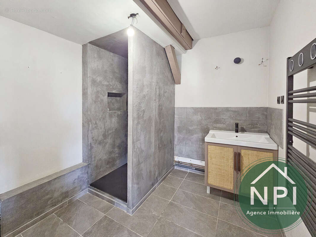 Appartement à VERT-SAINT-DENIS