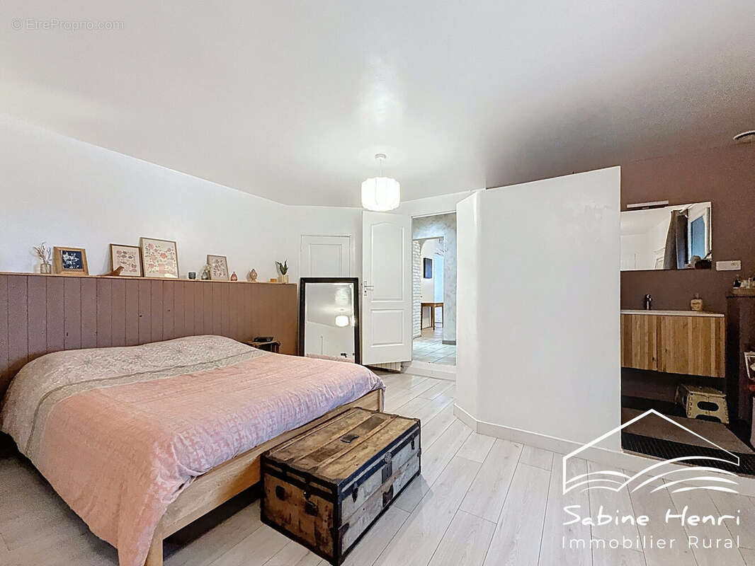 Maison à MIRANDOL-BOURGNOUNAC