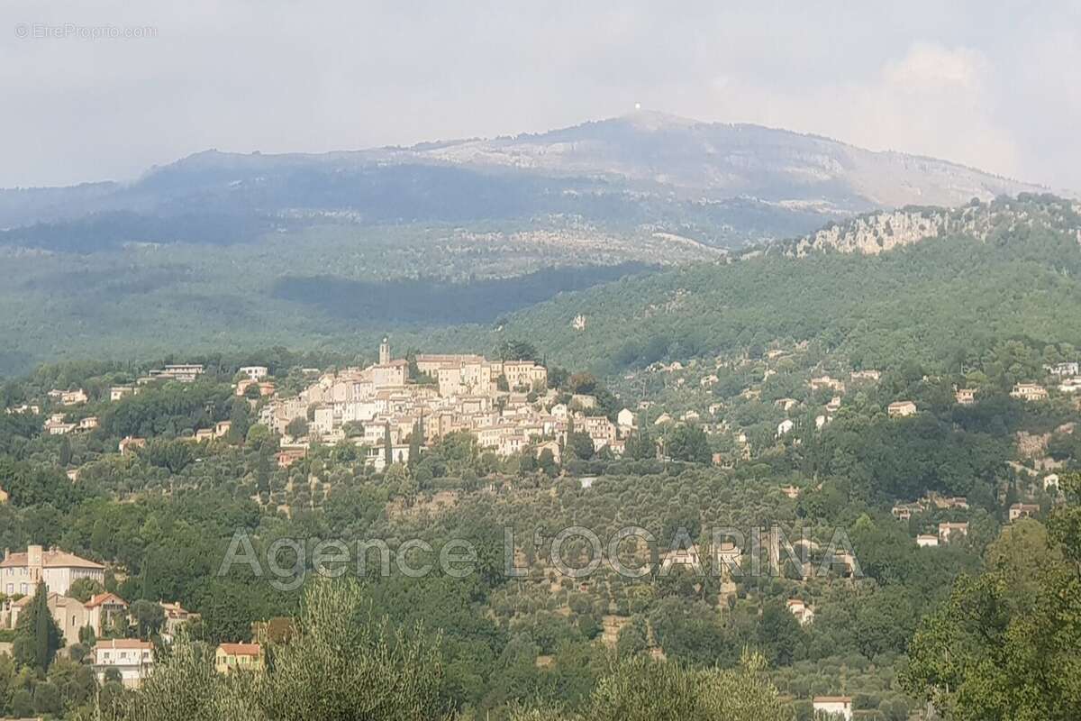 Terrain à OPIO
