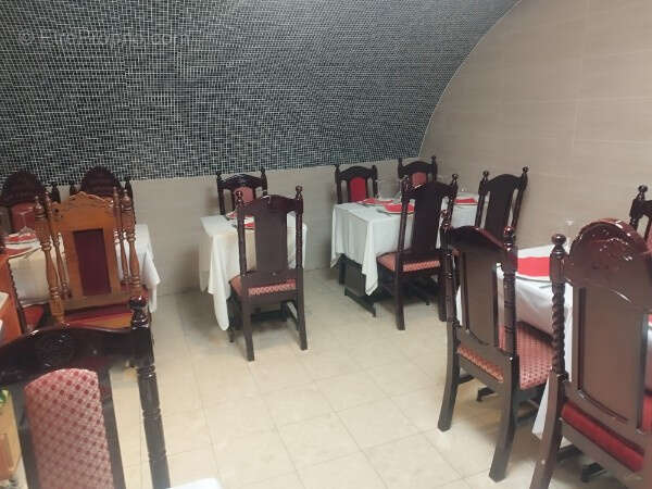 Commerce à PARIS-6E