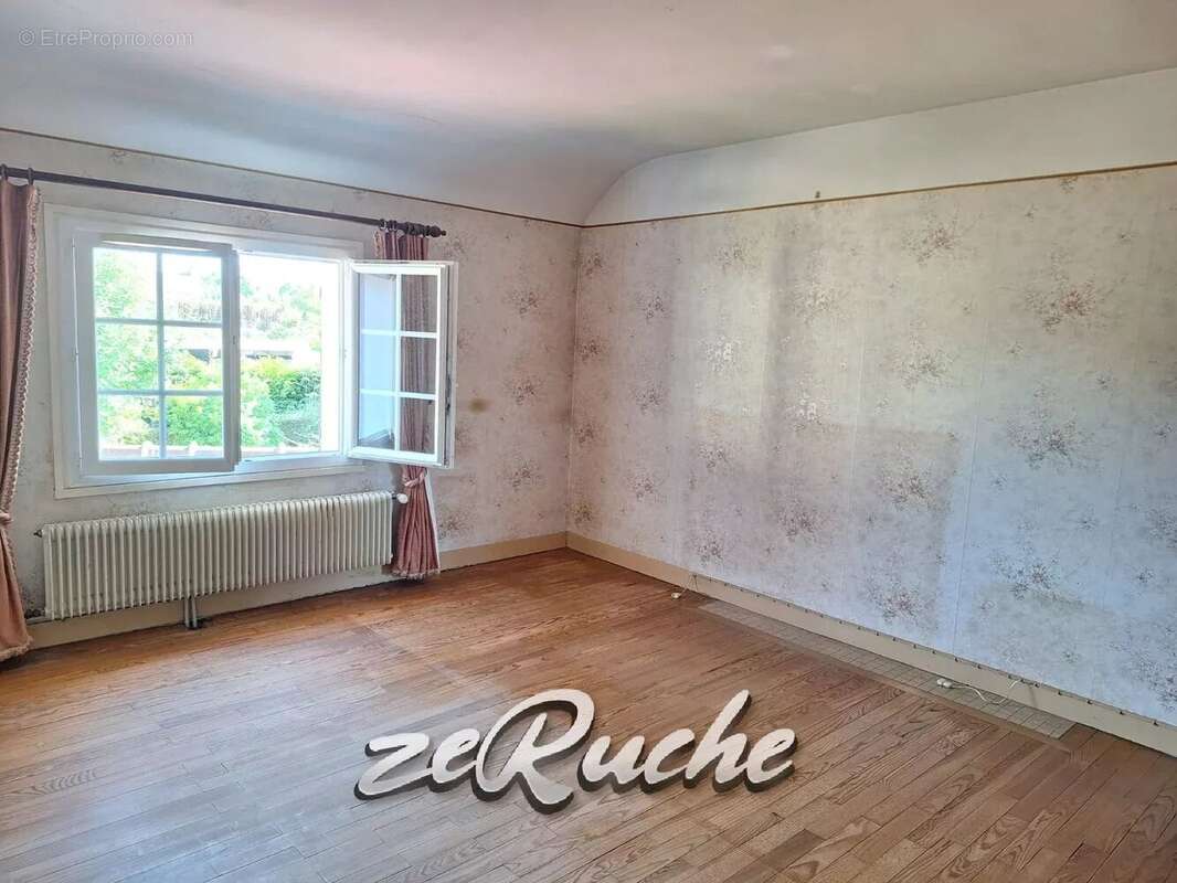 À VENDRE - Ensemble immobilier avec dépendances et beau jardin à Valambray - photo 8