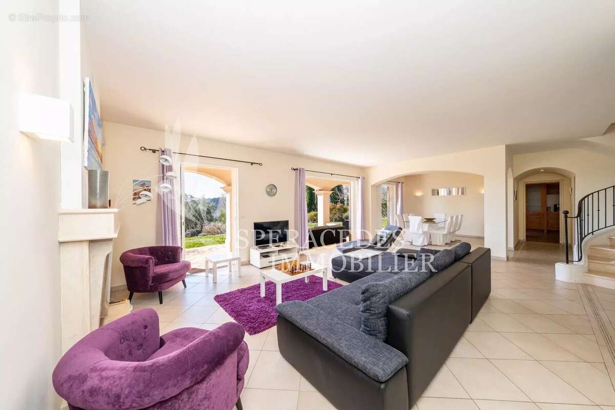 Maison à TOURRETTES-SUR-LOUP