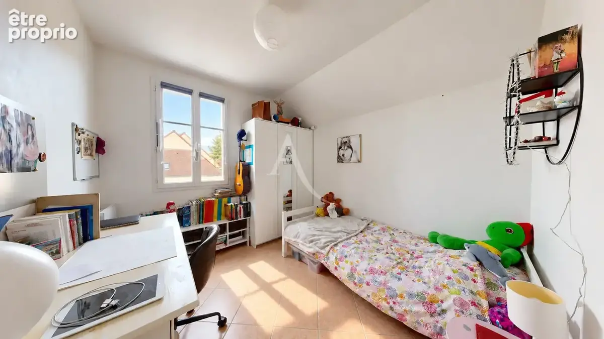 Appartement Vaureal  F5 en DUPLEX  au COEUR DE VILLE  de 75 m2 avec 43 m2 de terrasse et 2 places de parking en sous sol. - photo 10