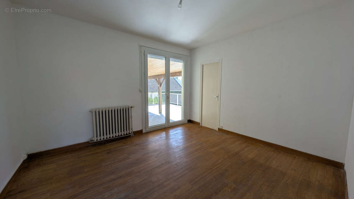 Exclusivité - Grand local avec logement F5   Nombreuses possibilités - photo 8