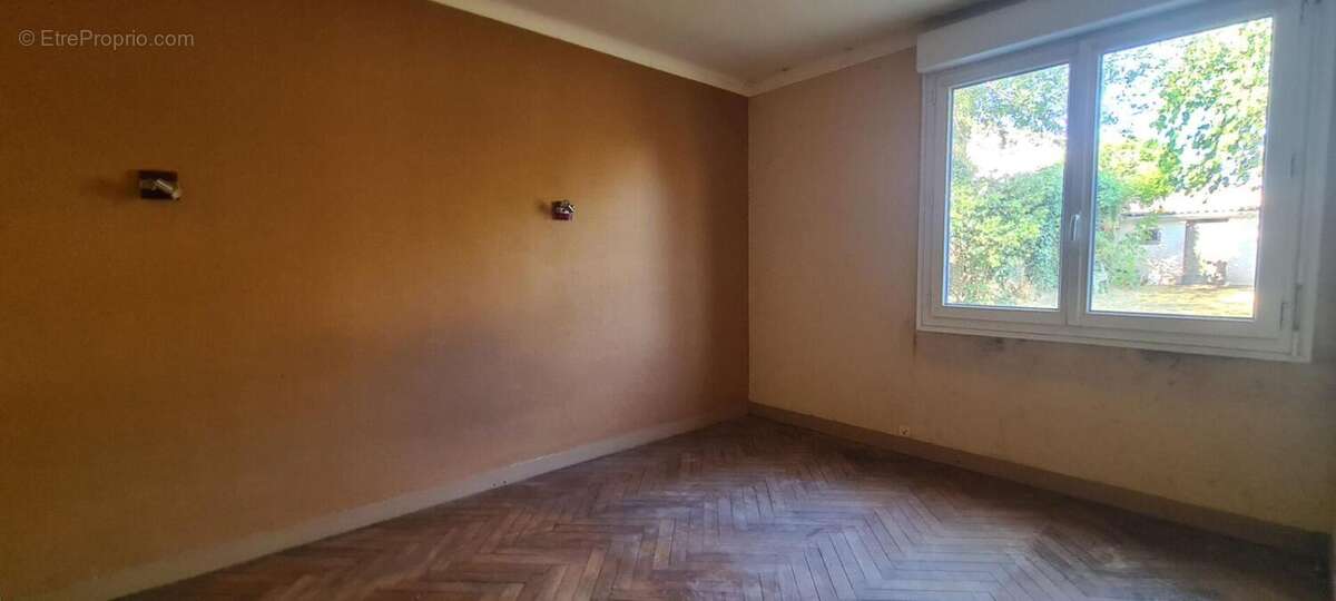 Maison Gorges Centre 8 P . 4 Chs . 174.34 M² . T 575 M² . Garage . Cave . Balcon - photo 14