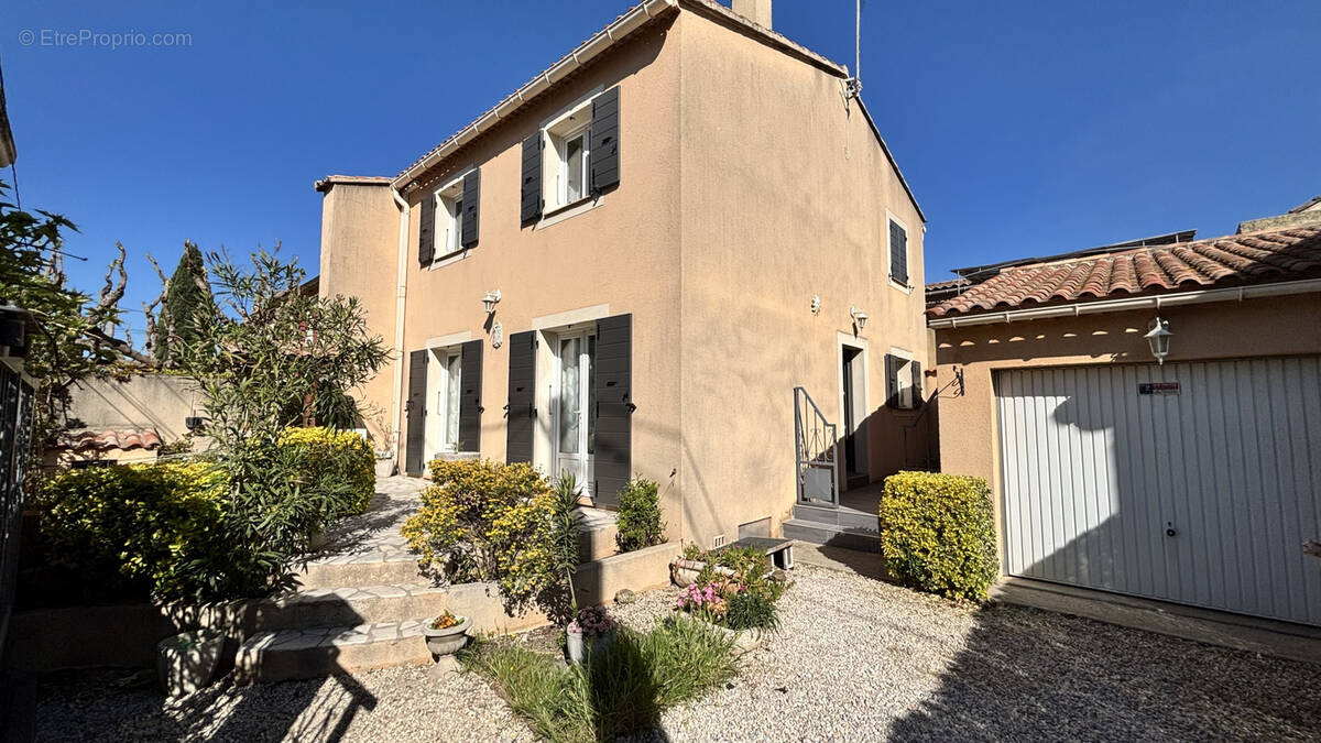 Maison à MORIERES-LES-AVIGNON
