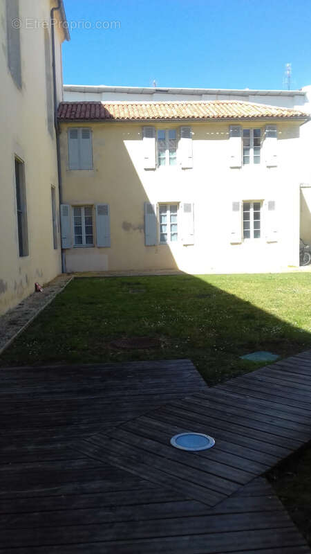 Dans une Belle Résidence au chateau centre - photo 12