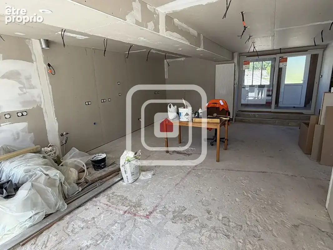 Ensemble immobilier de 278 m² avec jardin, piscine et dépendances - photo 11