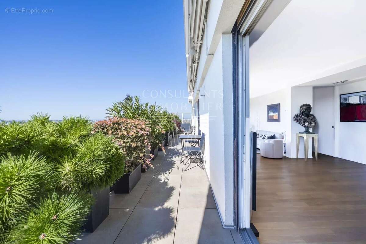 Appartement à PARIS-16E