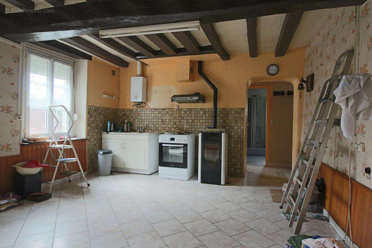 Maison en pierre avec fort potentiel d'aménagement à quelques minutes de Villers-Cotterêts - photo 3
