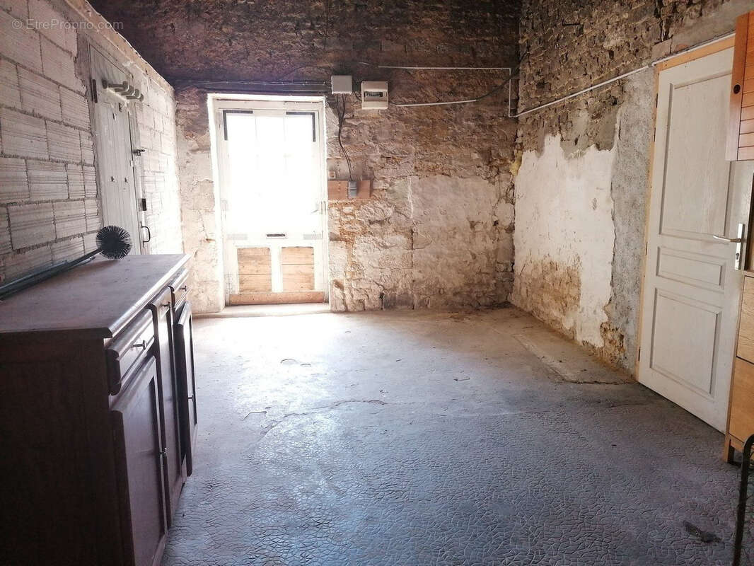 Maison à LE GUE-DE-VELLUIRE