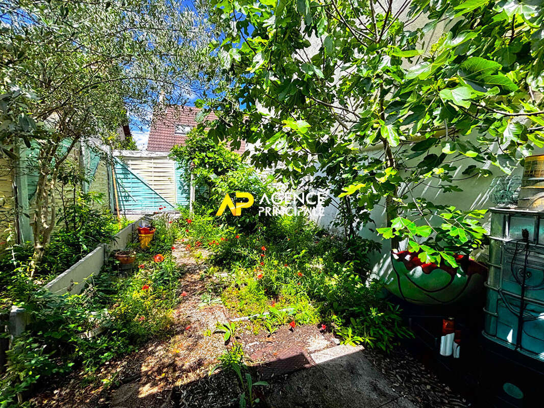 Sartrouville - Maison 6 pièces 100 m2 avec garage et dépendance - photo 6
