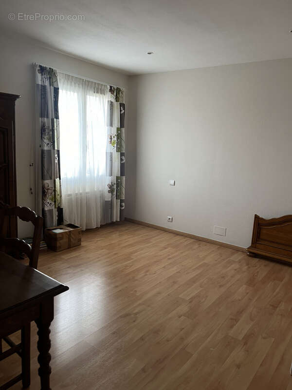 Grand Appartement T4 de 106 m2 avec Terrasse, Vue Montagnes et 2 Parkings - photo 11