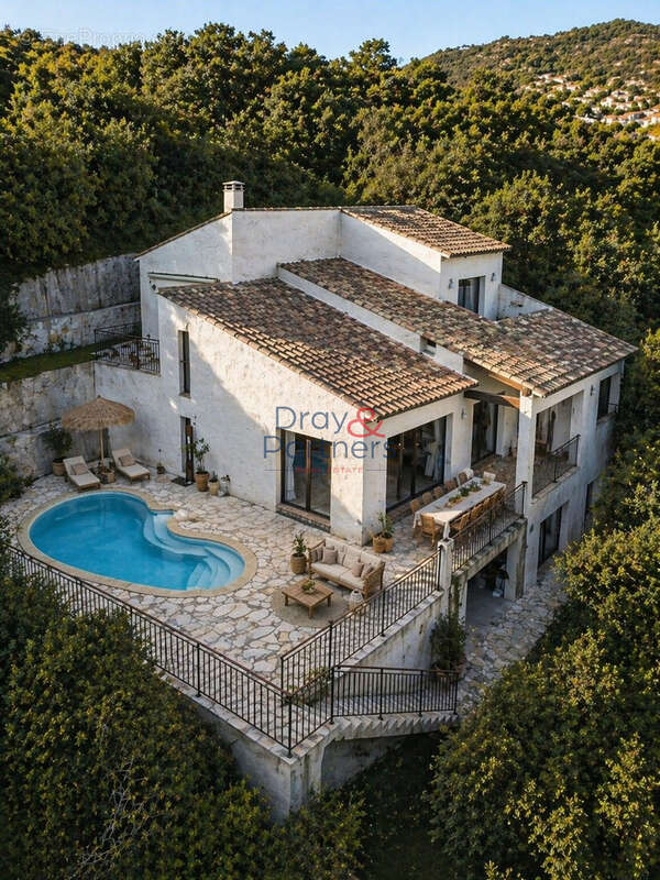 Maison à MANDELIEU-LA-NAPOULE