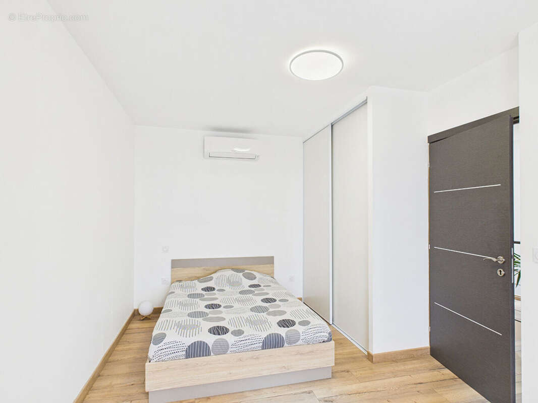 MAISON CONTEMPORAINE RT2020 5 pièce(s) 136 m2 ur 580m² terrain ROMANS SUR ISERE 26100 - photo 13