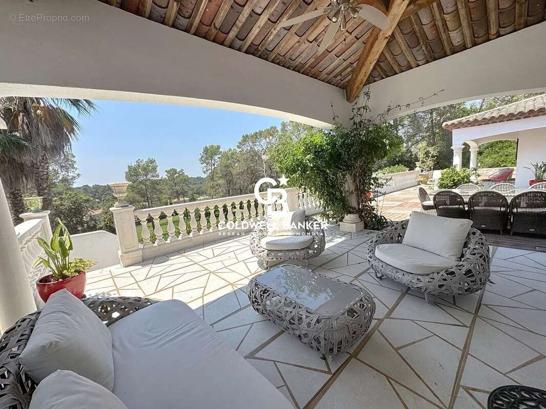 Hauteurs PUGET-SUR-ARGENS – Var est balnéaire Villa de prestige de 245 m² entourée d’un terrain paysager de 5 137 m² - photo 12