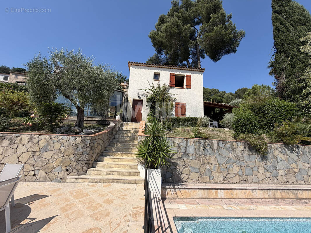 Maison à LA ROQUETTE-SUR-SIAGNE