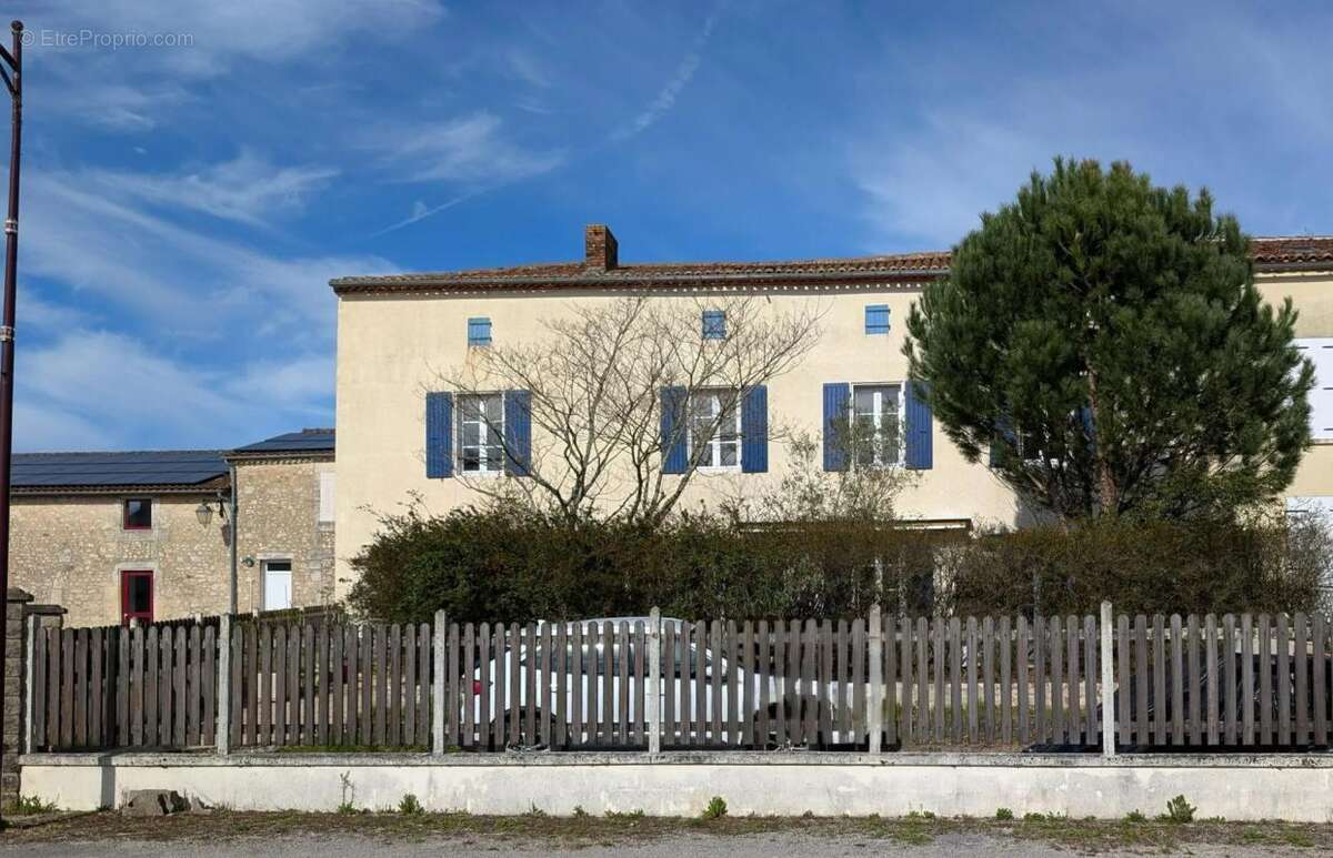 Maison à EYMOUTHIERS