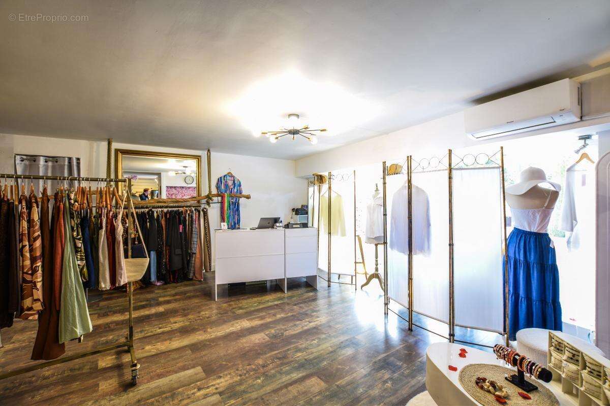 Commerce à ROCHEFORT-DU-GARD