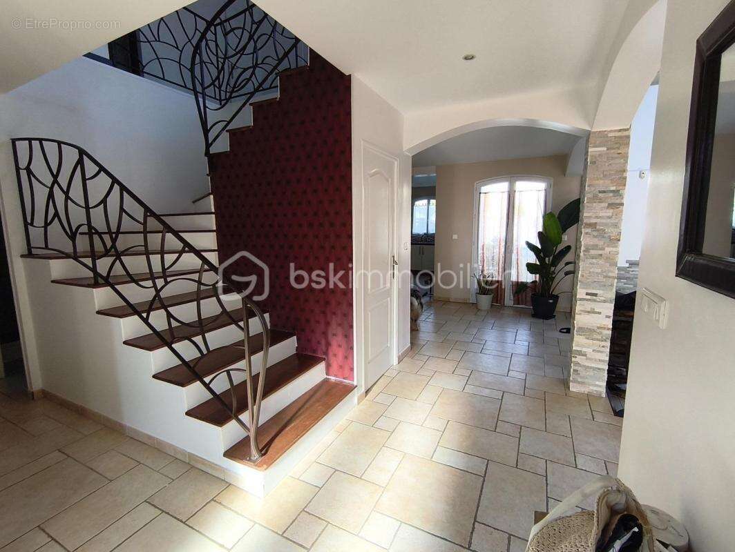 Maison de 210m2 avec piscine - photo 8