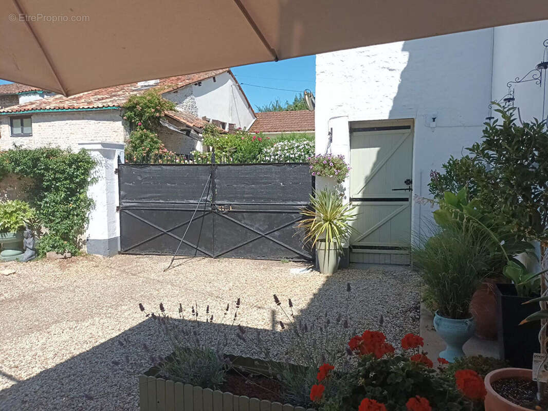 Maison 235m² à voulême - photo 18