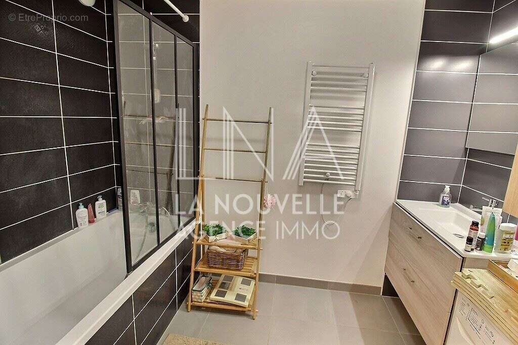 Appartement à LES LILAS