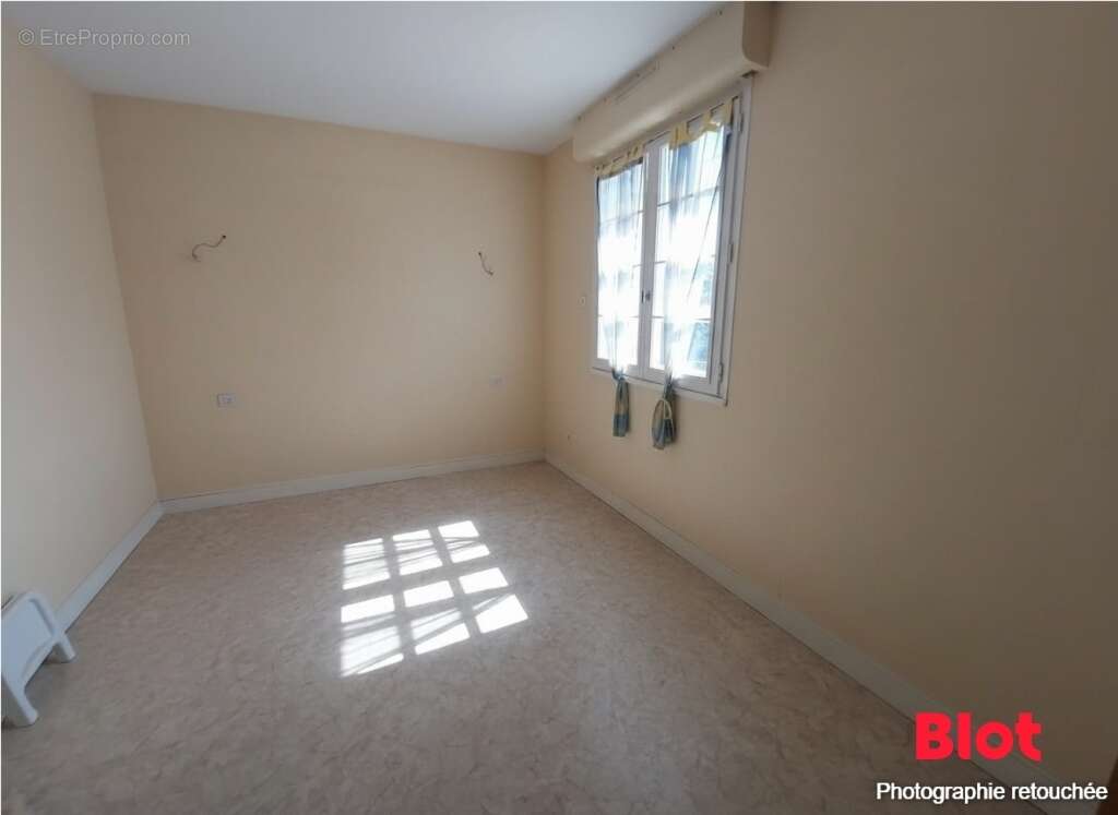 Maison 134 m² à Saint-Ouen-Des-Toits  - photo 7